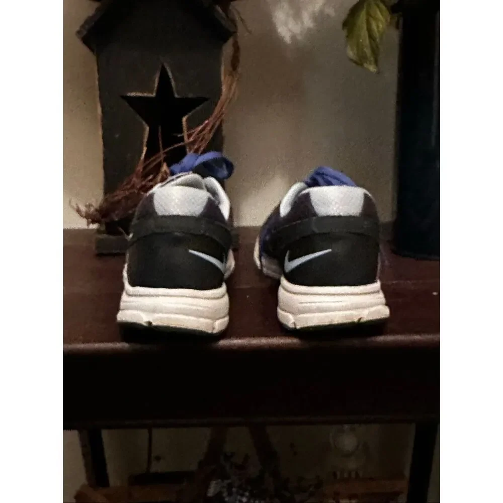 Women’s Nike Relentless 2 black and blue sneakers size 8.5